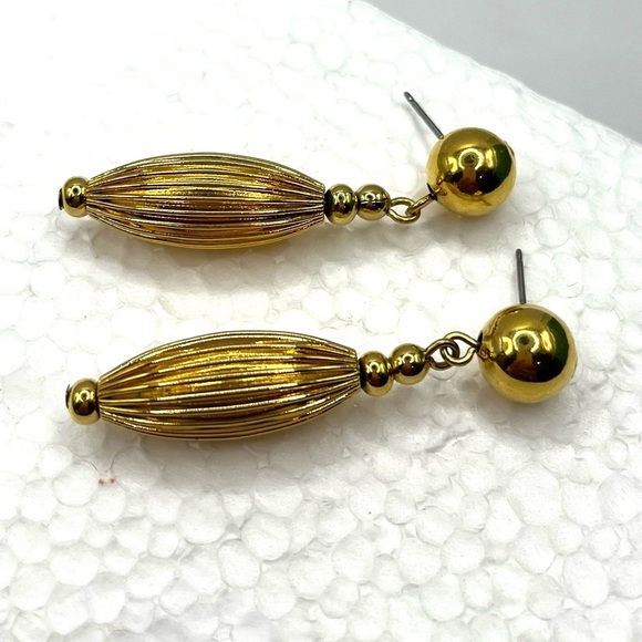 Gold Tone Drop Earrings Pierced Earrings. Dangling Long 2”” - Picture 8 of 8